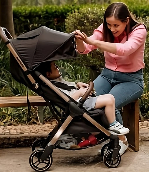 Carrinho de Bebê Lucca fechado